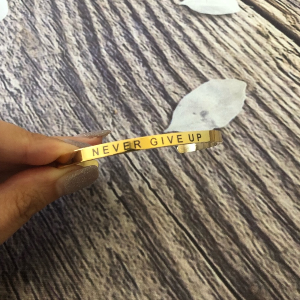 Never Give Up Inspirational Bracelet - Picture 2 of 6